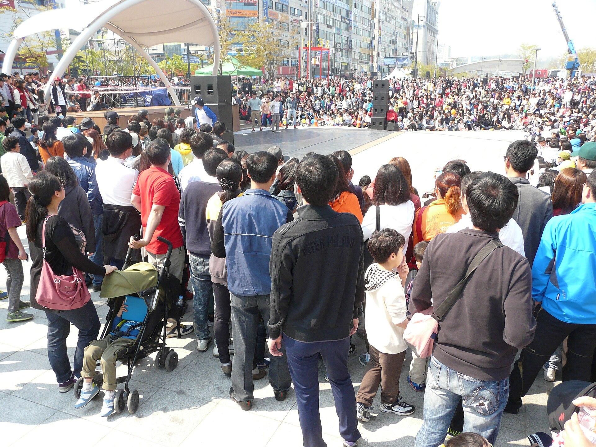 Ansan Street Arts Festival outdoor performance Korea summer