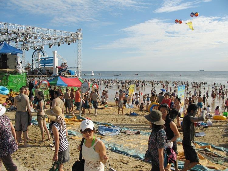 Foreign festival-goers covered in mud at Boryeong Daecheon Beach