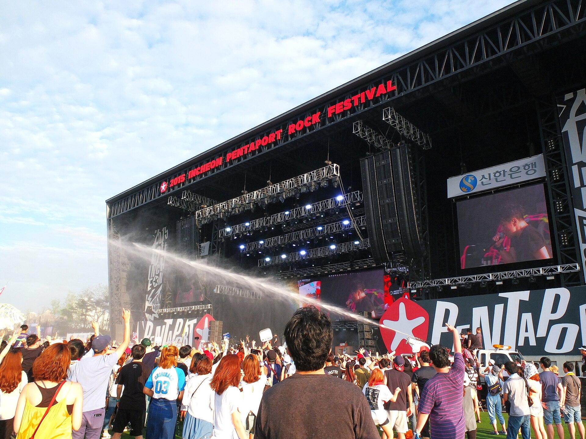 Incheon Pentaport Rock Festival crowd and stage Korea