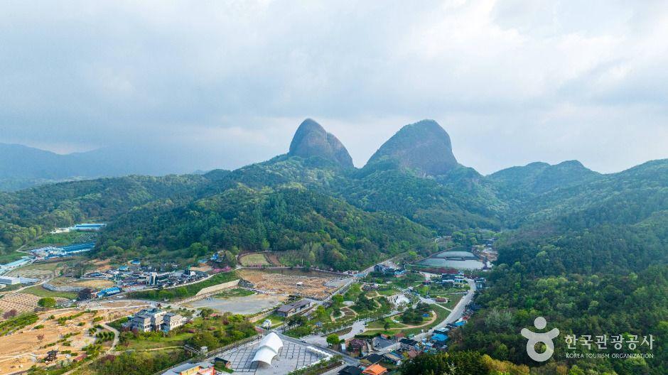 Maisan Provincial Park: Driving to Korea's Twin Horse Ear Peaks