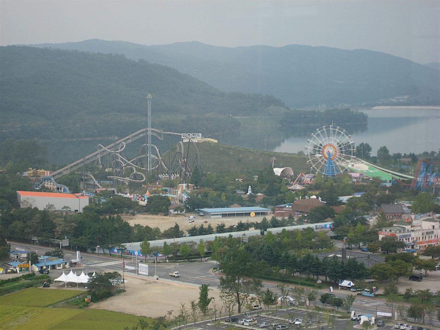 Bomun Lake Resort area in Gyeongju with cherry blossom trees lining the waterfront