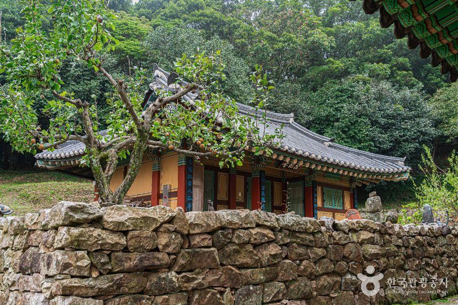 Mihwangsa Temple at the foot of Dalmaasan Mountain in Haenam