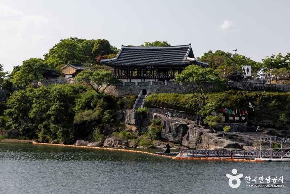 Jinju Day Trip Drive: Korea's Most Historic River City by Rental Car