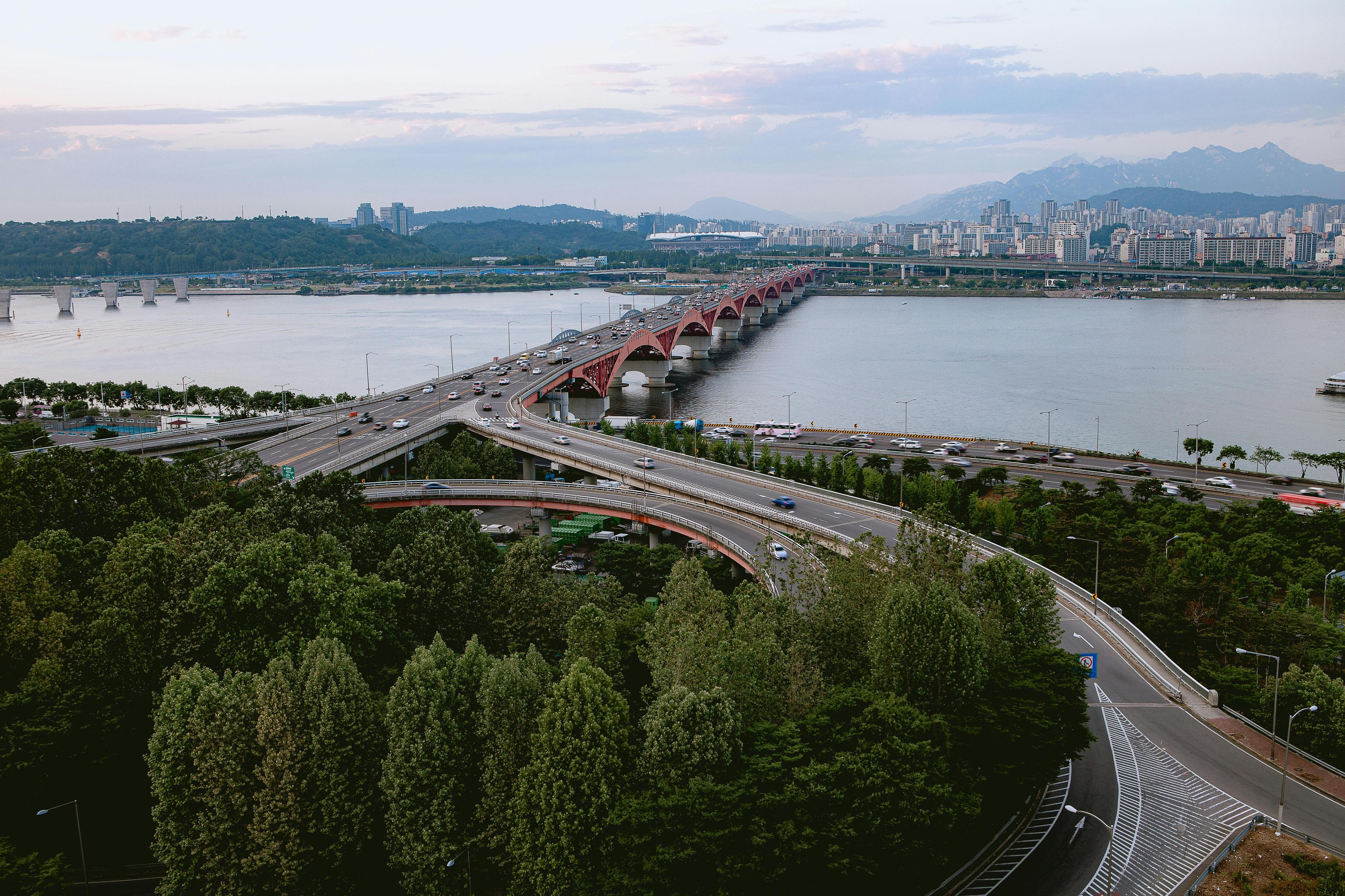Highway and bridge over the Han River in Seoul with surrounding greenery
