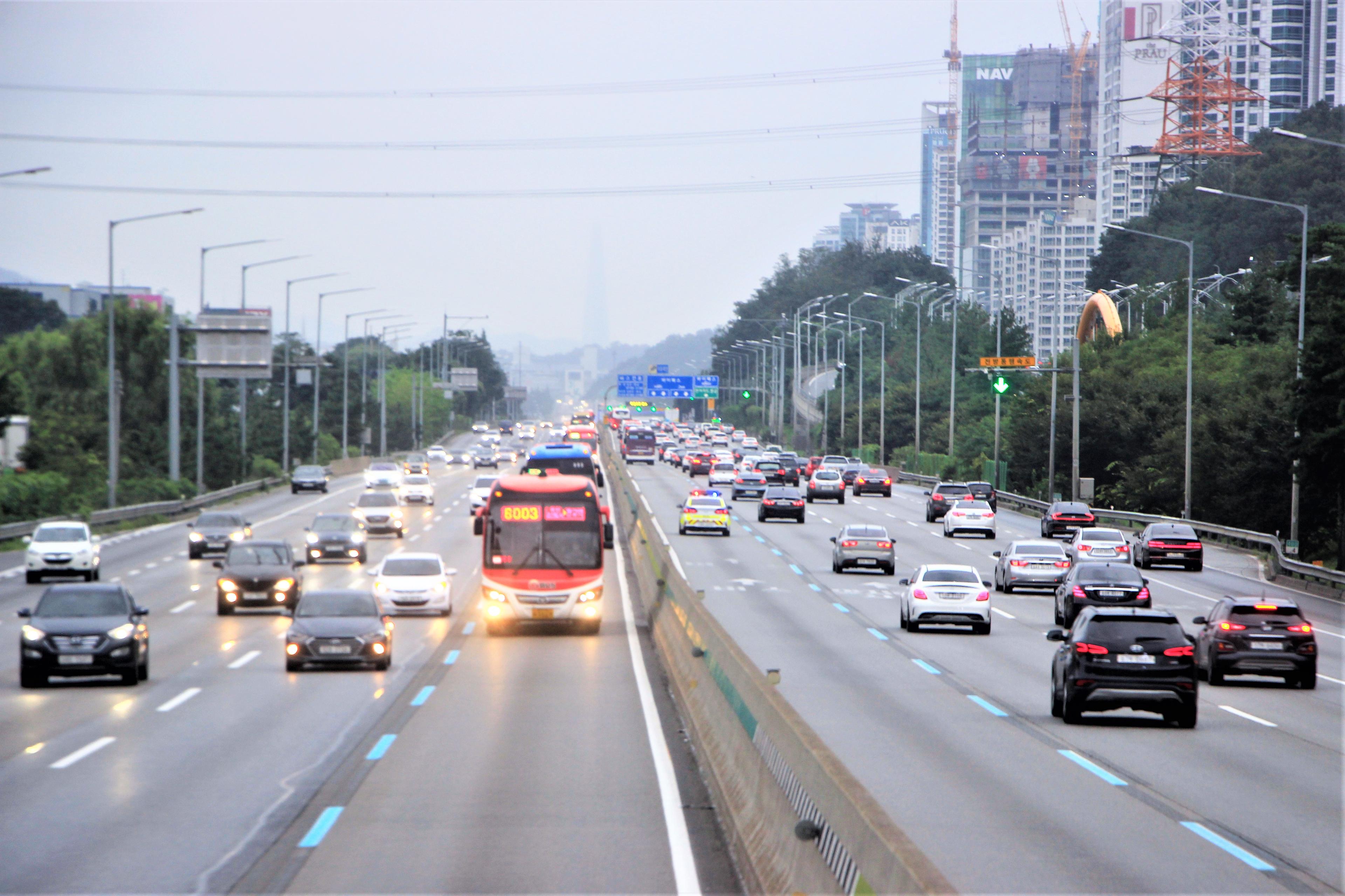 Gyeongbu Expressway with a bus and traffic between Seongnam and Yongin