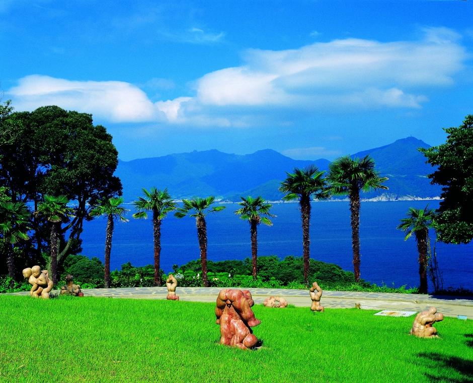 Oedo Island Drive: Geoje's Stunning Botanical Garden in the Sea