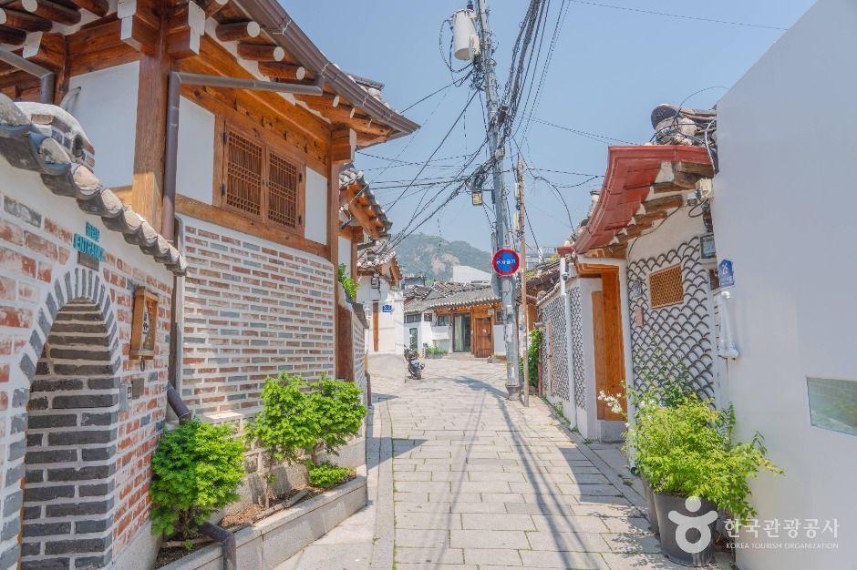Seochon Village Seoul: The Hidden Artist Quarter Next to Gyeongbokgung