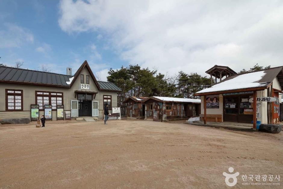 Reconstructed 1950s refugee settlement buildings at Sokcho Refugee Culture Village museum near Abai Village