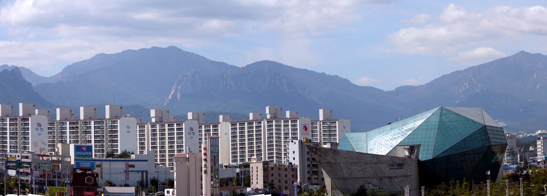 Seoraksan mountains rising behind Sokcho city, Korea — view from the coast